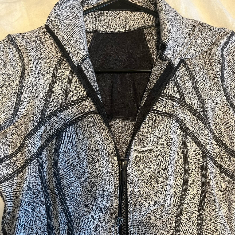 Lululemon jacket - Define Jacket - Picture 2 of 3